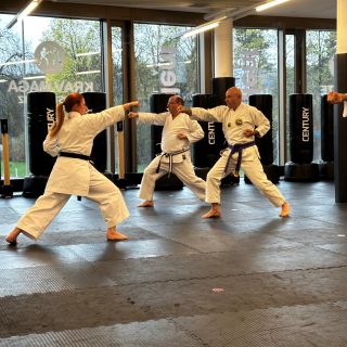 Karate, Kinder Karate, Kindergarten Kinder, Jugendliche, Erwachsenen Karate, Lebensschule, Lifeskills, Kampfsport, Karate Training, Selbstverteidigung, Krav Maga, Zürich, Dübendorf, Fällanden, Uster, Wallisellen, Dietlikon, Selbstschutz, Karate, Kung Fu, Judo, Erwachsenen Selbstverteidigung, 8600, 8001, 8117, 8606, Volketswil, Kampfkunst, Kampfsport, 8304, 8605, Krav Maga 360, Bruce Lee, Chuck Norris, Mobbing, Stop Mobbing, Kindergeburtstag, Kampfkunst Party, Aroha, Fitness, QiGong, Qi-Gong, Taichi, Arnis, MMA, JuJitsu, Brasilien JuJitsu, Ferien Camps, Shitoryu, Shukokai, Shitokai, Gojryu, Shotokan, Wadoryu, Kyusho, Kyusho Jitsu, Dillman, Paul Bowman, Pressure Points, Basel, Solothurn, Bern, Schweiz, Switzerland, Wild Goose Qigong, Dayan, Mixed Martial Arts, Probestunde, Trial Lesson, Online Training,
